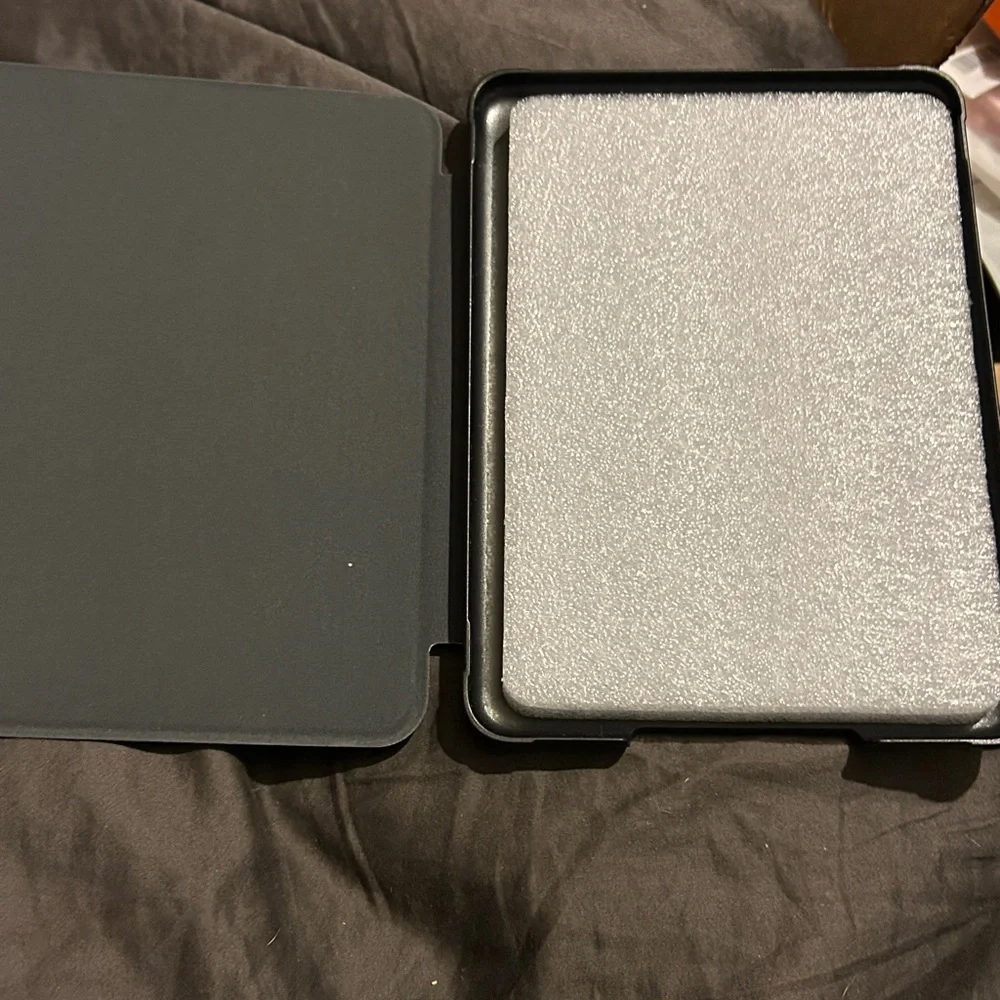 Pixel Art Wizard Tin Box for 6.8” kindle
